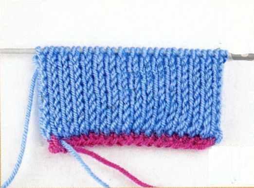 Knitting rib pattern in round, whith scrap yarn