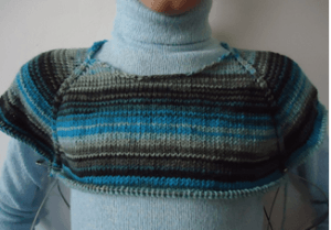 Вязать пуловер спицами сверху